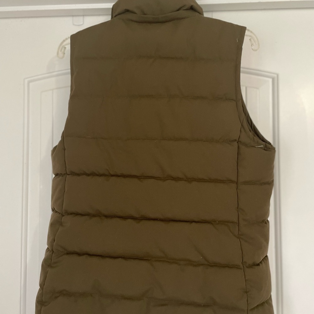 Olive green Old navy puffer vest size medium